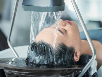 ヘアアンドネイルジャム(hair×nail J.A.M)の写真/せせらぎのような音に包まれる新感覚。「頭浸浴」付きヘッドスパで、頑張る自分へのご褒美メンテナンス♪