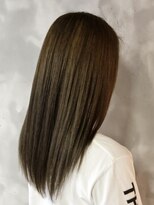 リュッカ(Lyuck)&nbsp;艶やかなストレートスタイル