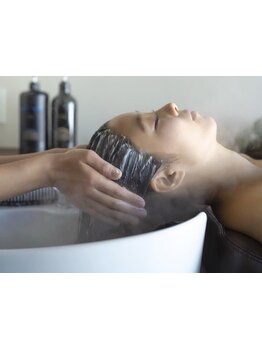 こだわりの本格クリームバス導入◎フルフラットのシャンプー台で癒しのサロンtimeをご提供＊