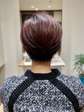 ヘアーウニール(Hair Unir) 少しレッドを加えたバイオレットベージュのショートスタイル