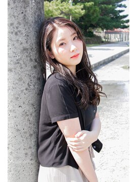 ラエディ(Laedi) くすみカラー×ウェーブロング（白髪染め可）