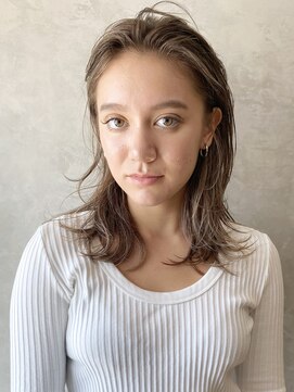 アイティー バイ アルバム 浦和店(IT by ALBUM) ノンカールミディ_ショートパーマホワイトアッシュ_47932