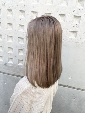 ストラト(STRAT) ミルクティーベージュ