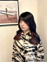 マリン(Marine)&nbsp;20代30代インナーカラーピンクミディアムロング