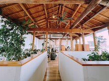 2階/3席　ヘッドスパをフルフラットシャンプー台で体感できます