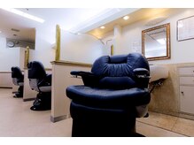 ヘアサロン 銀座マツナガ新宿店(hair salon)の雰囲気（広々とした半個室のチェアーでリラックス！心地よいひと時を。）