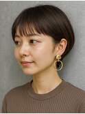 耳かけショート×やわらかブラウン|上品な抜け感ショートボブ