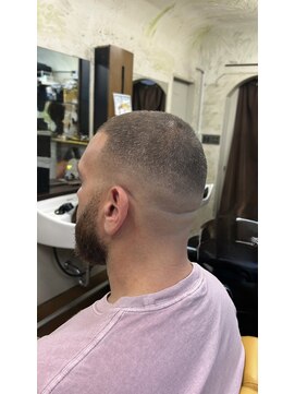 オアゾバーバー(OAZO BARBER) バズフェードスタイル