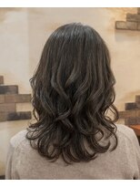 ヘアメイク フレンシア(hair make flencia)&nbsp;軽やかな動きの韓国風ミディアム【310スタイル】