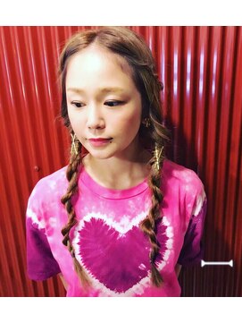 ロイ プラスアティック(roi ＋attic) 谷町6丁目美容室◆異空間美容室roi◇