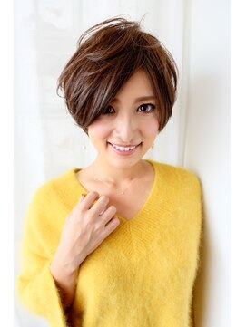 ヴァスティ(VASTY) ☆前髪長めの小顔フェミニンショート☆