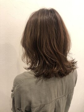 ラテ ヘア リリィ(latte hair lily) 大人可愛い/外はねレイヤーボブ