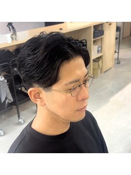 ニコフクオカヘアーメイク(NIKO Fukuoka Hair Make) 「NIKO」大人男子のアップバングセンターパートパーマ　福岡天神