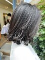 スロー(SLOW)&nbsp;品のある大人っぽいスタイルが得意です。