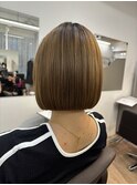 ハイトーンボブ　縮毛矯正ボブ　平行ライン　オリーブベージュ