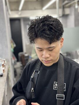 クロムトウキョウ ザ バーバー ネオン 新宿店(CHROM TOKYO the Barber ne/on) メンズスキンフェード/毛流れパーマ