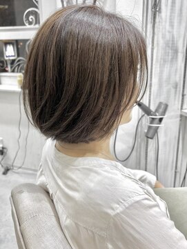 ガーデン バイ イル(GARDEN by illu Co.Ltd) 手櫛で毛流れオリーブで柔らかボブ