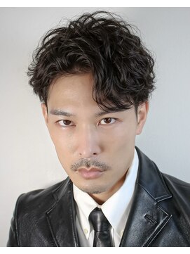 オーシャントーキョー ホワイト 原宿(OCEAN TOKYO WHITE) かき上げセンターパート波巻きツイストスパイラルパーマ大人ヘア