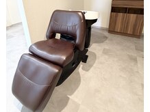 トトノ ヘアアンドケア(TOTONO hair & care)の雰囲気（リラックスして頂けるシャンプー台となっております。）
