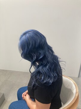 サラ(sara) アイスブルー×海外ガールヘア