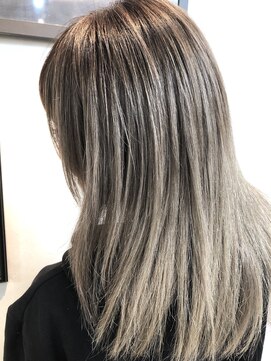 ペネロープ(Penelope) ホワイトシルバーグラデーション　担当　夕島