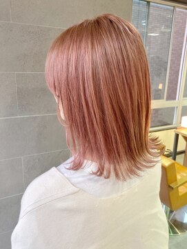 イロプラスソイ(iro + soi) ▲今春、大人気！ピンクベージュ×‘プツッ’と外ハネボブ▲