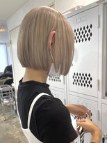 ダブルカラーミニボブインナーカラーケアブリーチベージュカラー