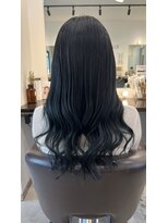 エファッセ(efface) ネイビーカラー×ゆる巻きロング×艶髪×アッシュ系カラー