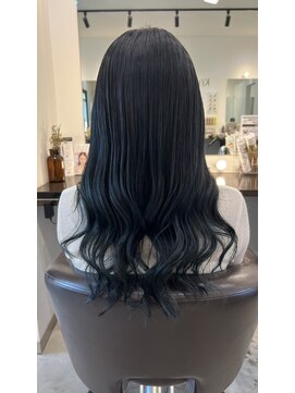 エファッセ(efface) ネイビーカラー×ゆる巻きロング×艶髪×アッシュ系カラー