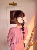 美容室 メザミー MESAMIES お呼ばれ一つ結びたまねぎスタイル×リボン