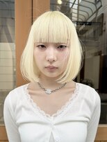 マニア(mania.)&nbsp;ハイトーンボブ抜きっぱなしブロンド顔まわりレイヤーブリーチ