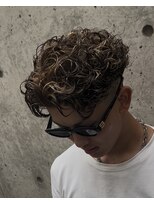 イーラ アメ村店(era)&nbsp;サーフバック　ツイストスパイラル眉カットメンズパーマ