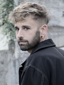 ジジバイワースホワイル(jiji by WORTH WHILE) 外国人風くせ毛2ブロック大人ショート