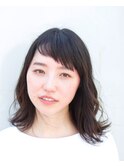 大人かわいいナチュラル小顔くせ毛風耳かけ暗髪ミディアム