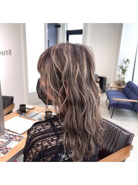 ストゥー(StueW.) ハイライト73【倉敷】【岡山】【バレイヤージュ】