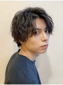 メンズミディアムセンターパートツイストスパイラルパーマ