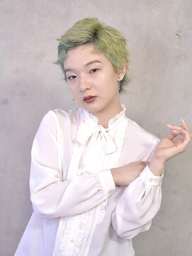 コイ(coii) ペールグリーンベリーショートハイトーンカラー