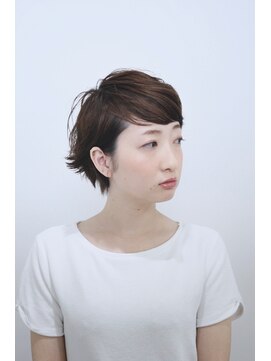 シアター(THEATER) 【外ハネショート】小顔耳掛けショート/外はねショートボブ/黒髪
