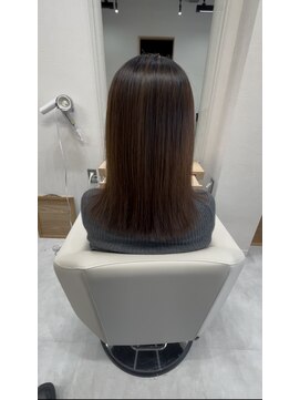 レディオ ザ イシン(LeDio the ISIN) 髪質改善/白髪染め/白髪ぼかし/縮毛正/ヘッドスパ 【星川】