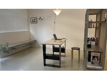 ハーロウ(HARLOW)の雰囲気（居心地の良いオープンな店内。）