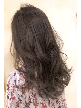 シェリア(Shelia) ゆるふわヘルシーロング×スノーグレージュ【Shelia町田】