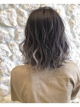 モアナ バイ ヘッドライト 駒沢大学店(Moana by HEADLIGHT) ハイライト☆デザインカラーアッシュベージュ☆大人可愛いボブ