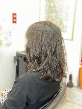 ガジロウ 美容室 蛾次郎 切りっぱなしふわふわゆるゆるパーマ