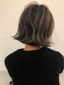 ヲタク(wotaku.) ハイライトグレージュ外はねボブケアブリーチデザインカラー