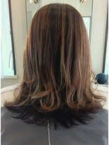 コアフィールフィス(COIFFURE fils) 外ハネセミロング ハイライト アッシュベージュ