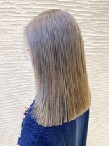 ポール(pole)&nbsp;札幌ロング　ブリーチありホワイトグレージュ