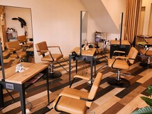 カルムドットヘアー 宜野湾(calm.hair)の雰囲気（木目調の落ち着ける空間！リラックスできます♪｛宜野湾/浦添｝）