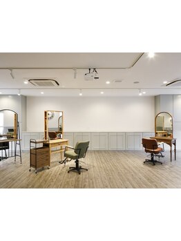 開放感溢れる店内で、ゆったりとしたサロンタイムを過ごせる◎リラックスしながらキレイになれるサロン♪