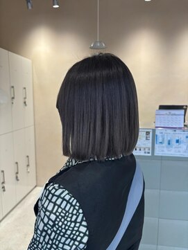 フィグバイアルテフィーチェ(fig by artefice) 前下がりボブ