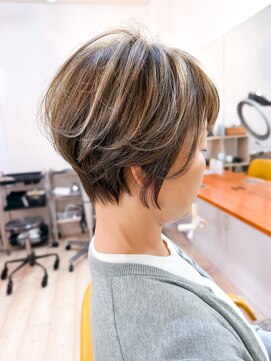 モリオ フロム ロンドン 成増店 【morio成増 セリザワ】くびれショート 白髪ぼかしハイライト